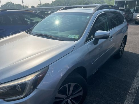 Used 2018 Subaru Outback 2.5i Limited AWD/4WD image 4