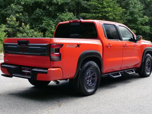 Used 2025 Nissan Frontier Pro-X RWD image 9