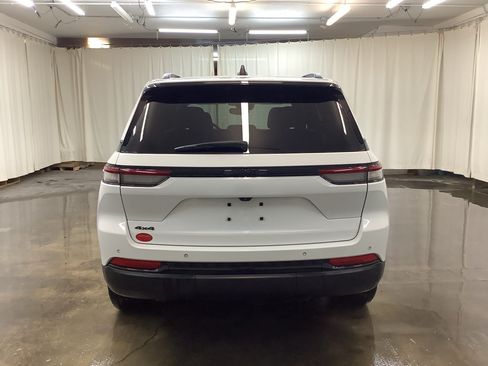 Used 2023 Jeep Grand Cherokee Altitude AWD/4WD image 6