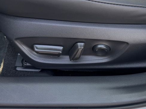 Used 2025 Toyota Prius XLE image 18