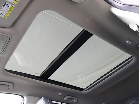 Used 2024 Honda Pilot Touring image 19