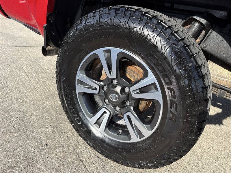 Used 2016 Toyota Tacoma TRD Sport w/ Towing Package AWD/4WD image 14