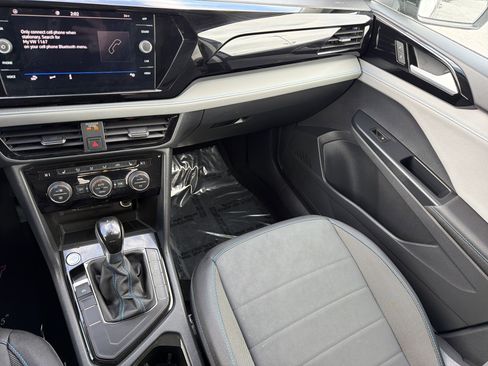 Used 2024 Volkswagen Taos SE image 22