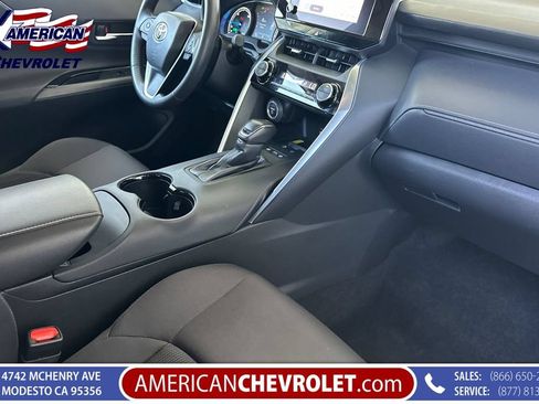 Used 2024 Toyota Venza LE AWD/4WD image 21