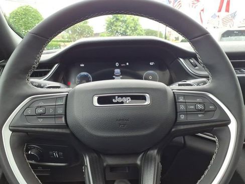 Used 2025 Jeep Grand Cherokee L Altitude AWD/4WD image 25