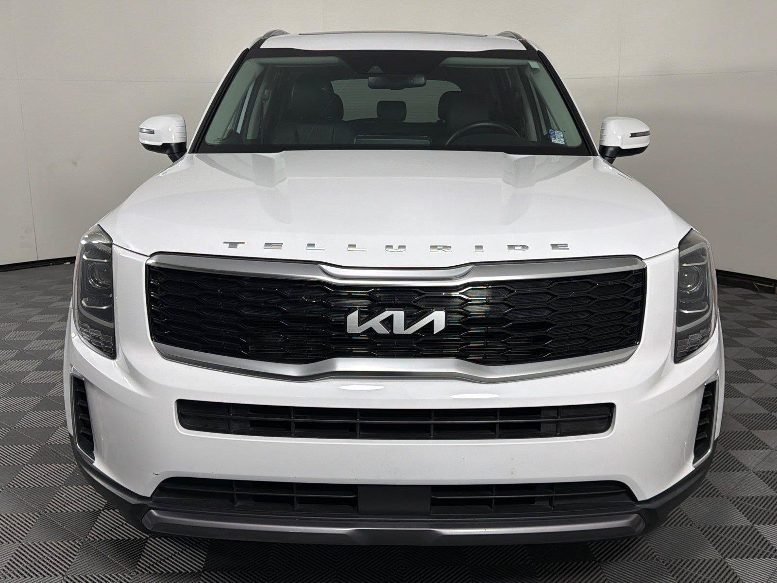 Used 2022 Kia Telluride EX FWD image 2