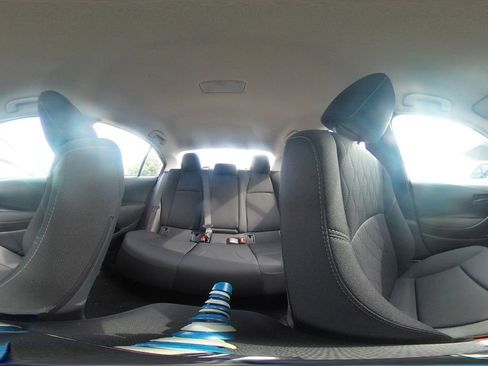 Used 2025 Toyota Corolla LE image 40