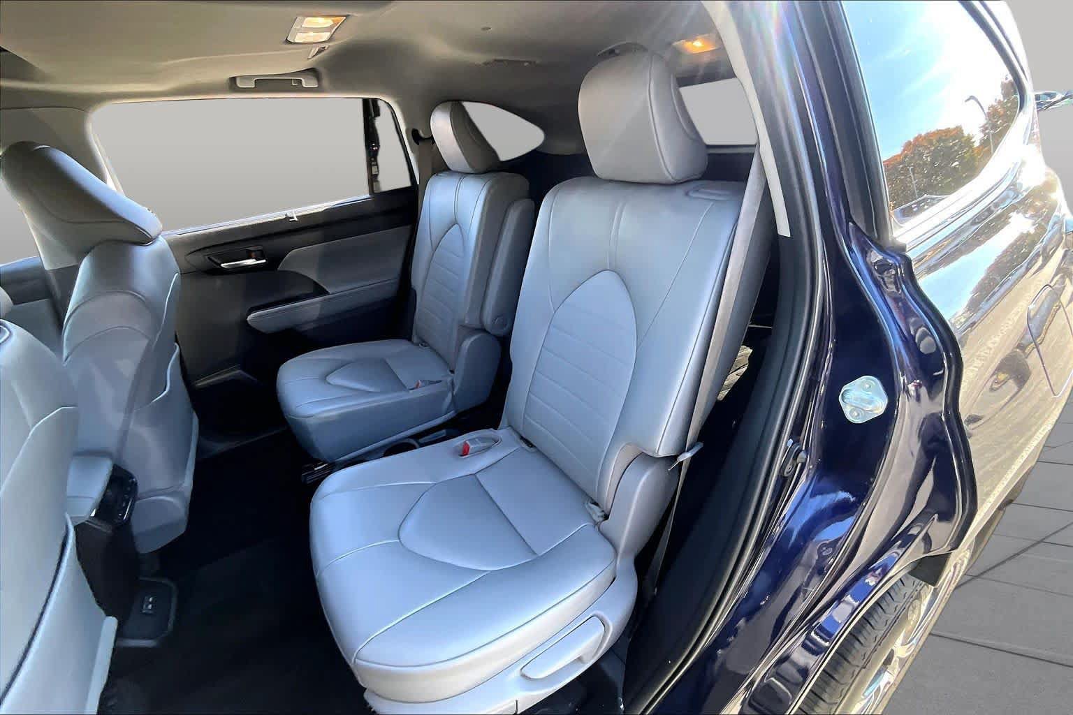 Used 2023 Toyota Highlander XLE FWD image 19