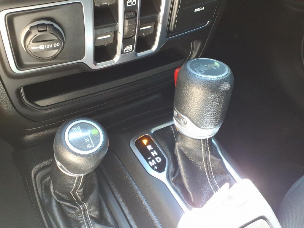 Used 2019 Jeep Wrangler Unlimited Sahara w/ Cold Weather Group AWD/4WD image 25
