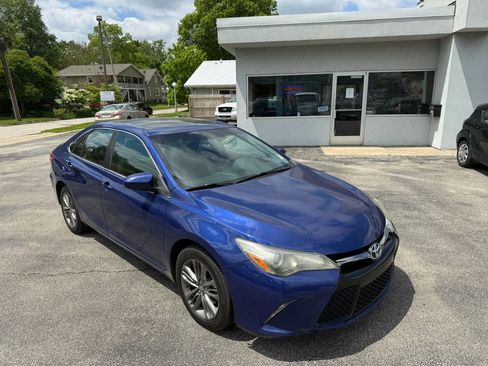 Used 2016 Toyota Camry SE w/ Moonroof Package FWD image 1
