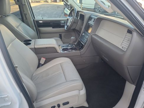 Used 2015 Lincoln Navigator 4WD image 16