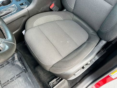 Used 2023 Chevrolet Traverse LT image 18