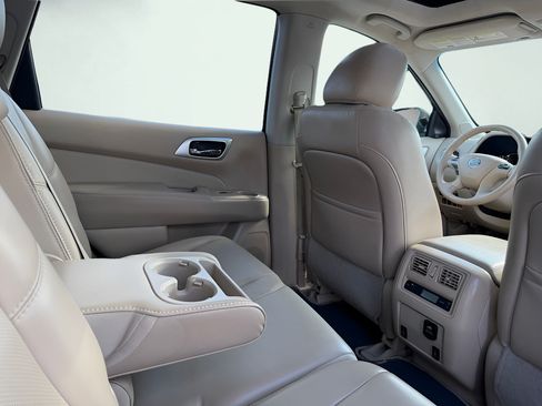 Used 2015 Nissan Pathfinder Platinum w/ Cargo Package FWD image 27