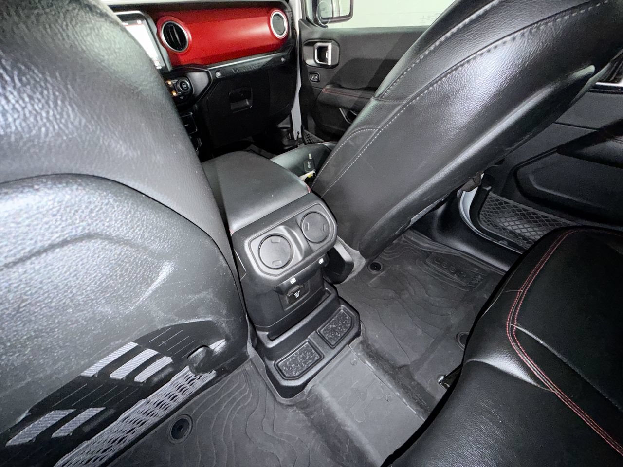 Used 2023 Jeep Wrangler Unlimited Rubicon w/ Cold Weather Group AWD/4WD image 21