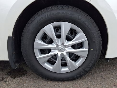 Used 2014 Toyota Corolla LE image 9