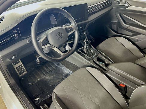Certified 2025 Volkswagen Jetta Sport FWD image 9