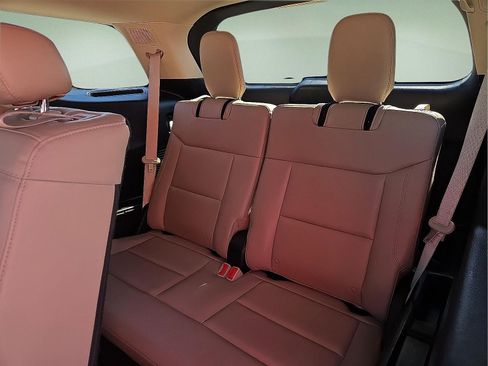 Used 2023 Ford Explorer Limited image 11