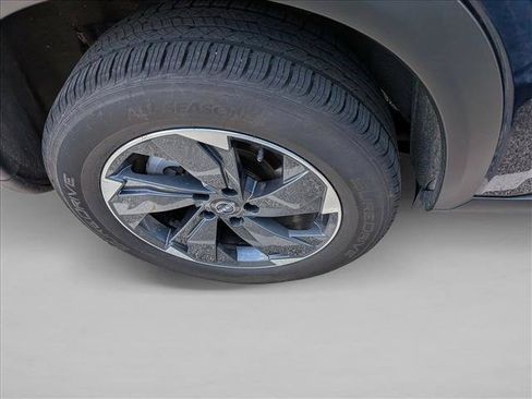Used 2024 Nissan Rogue SV AWD/4WD image 8