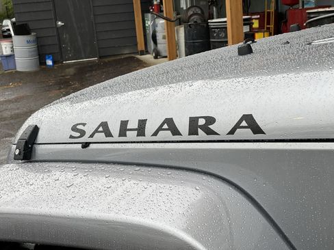 Used 2014 Jeep Wrangler Sahara AWD/4WD image 11