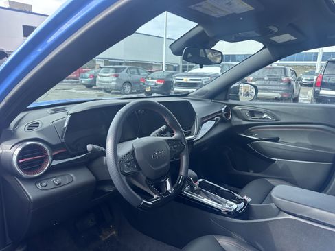 Used 2024 Chevrolet Trax RS w/ Sunroof Package image 10