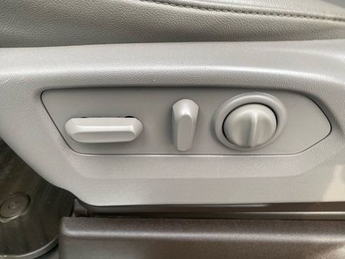 Used 2022 Chevrolet Silverado 2500 LTZ w/ LTZ Convenience Package image 14