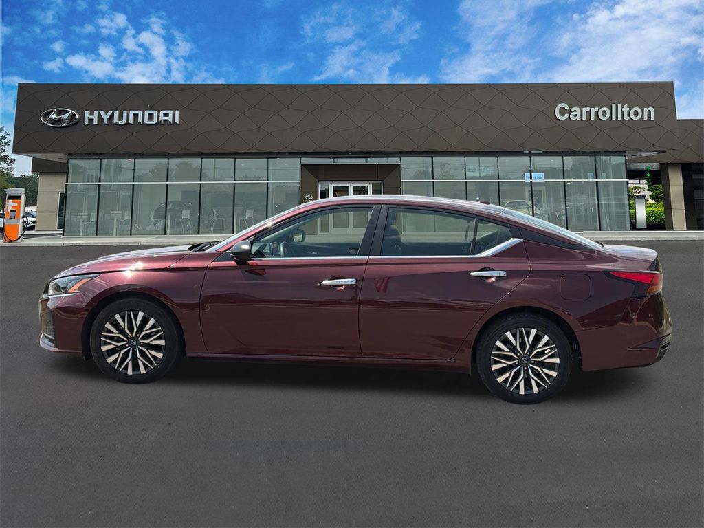 Used 2024 Nissan Altima 2.5 SV FWD image 8