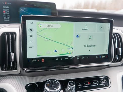 Used 2025 Ford Expedition Active image 29