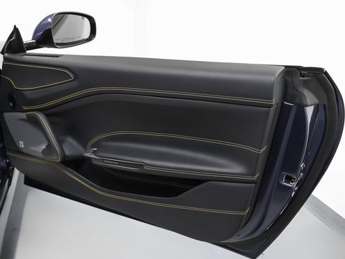 Used 2018 Ferrari GTC4Lusso image 38