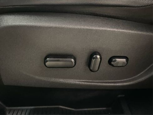 Used 2019 Ford Escape SE image 24