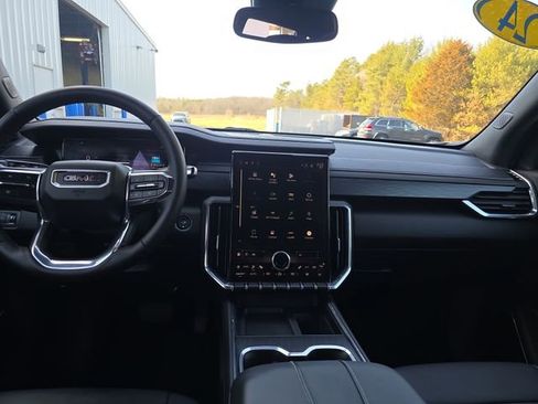 Used 2024 GMC Acadia Elevation image 12