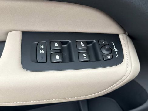 New 2026 Volvo XC60 B5 Plus w/ Climate Package image 17