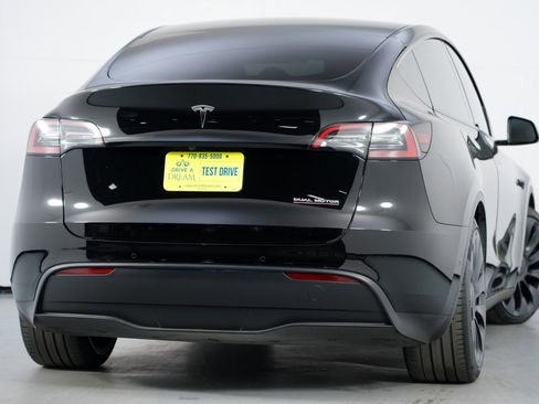 Used 2022 Tesla Model Y Performance image 5
