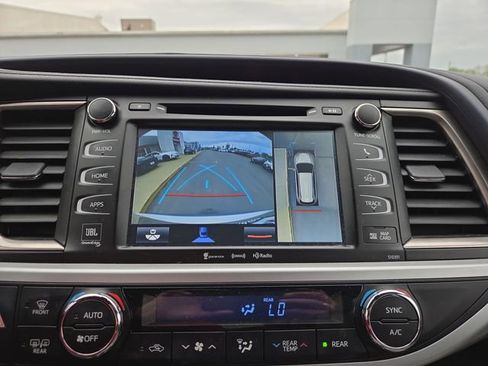 Used 2019 Toyota Highlander Limited Platinum AWD/4WD image 60