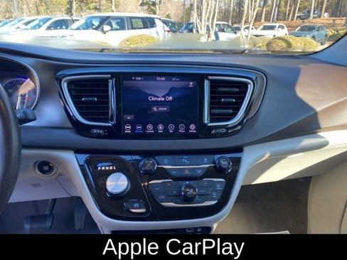 Used 2018 Chrysler Pacifica Touring-L Plus image 8