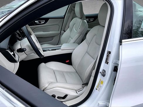 Used 2021 Volvo S60 T6 Inscription image 21