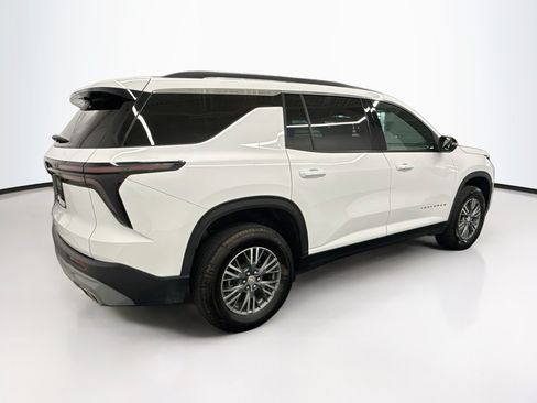 Used 2026 Chevrolet Traverse LT w/ Driver Confidence Package FWD image 9