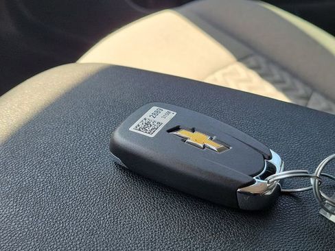 Certified 2024 Chevrolet Equinox LS w/ Midnight Edition image 33