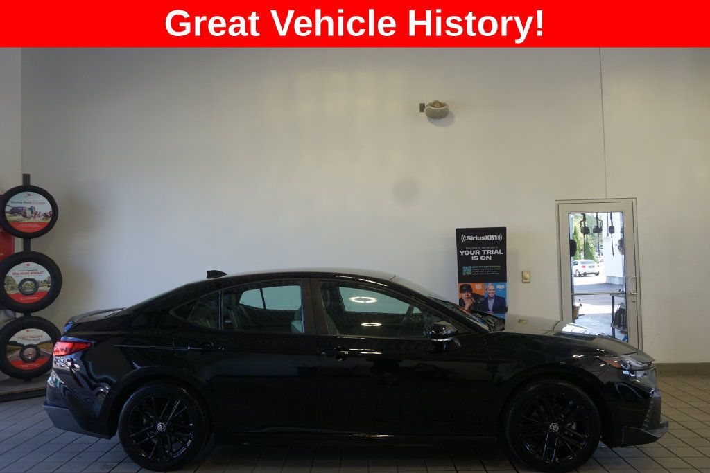 Used 2025 Toyota Camry SE AWD/4WD image 2