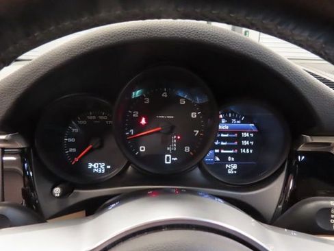 Used 2020 Porsche Macan image 23