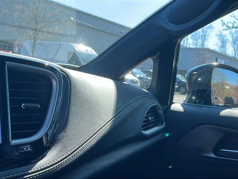 New 2026 Chrysler Pacifica Select FWD image 18