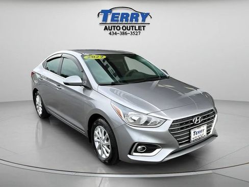 Used 2022 Hyundai Accent SEL FWD image 2