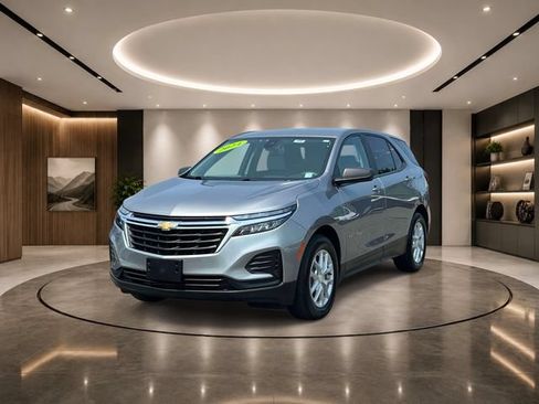 Certified 2024 Chevrolet Equinox LS w/ LS Convenience Package FWD image 4