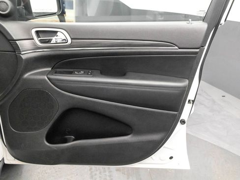 Used 2022 Jeep Grand Cherokee Limited image 45