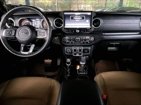 Used 2018 Jeep Wrangler Unlimited Sahara image 15