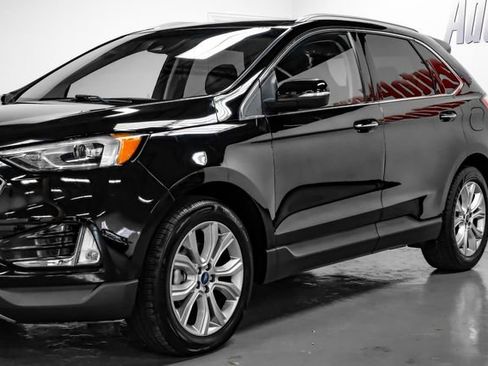 Used 2019 Ford Edge Titanium image 10