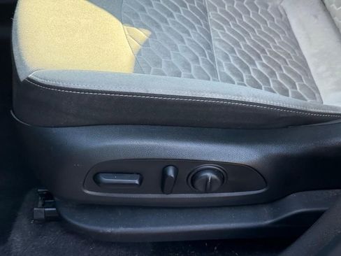 Used 2020 Chevrolet Equinox LT w/ LPO, Floor Liner Package image 12