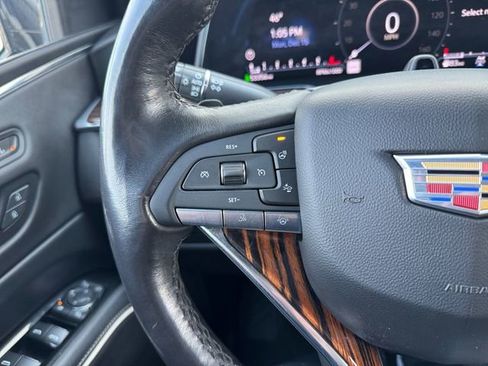 Used 2023 Cadillac Escalade Premium Luxury image 7