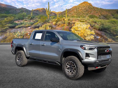 Used 2025 Chevrolet Colorado ZR2 image 2