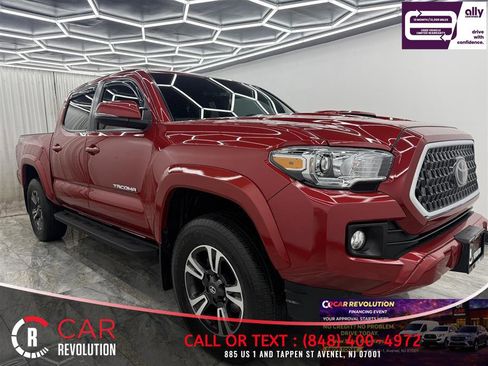 Used 2018 Toyota Tacoma TRD Sport AWD/4WD image 1