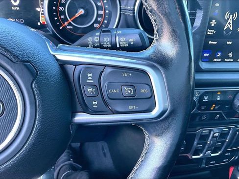 Used 2020 Jeep Wrangler Unlimited Sahara image 27